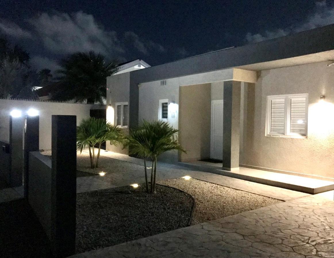 Beautiful Luxury Villa With Private Pool Palm Beach Exterior photo